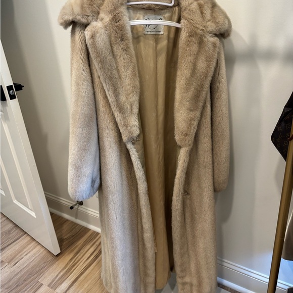 Jackets & Blazers - Elegant Tan Faux Fur Coat